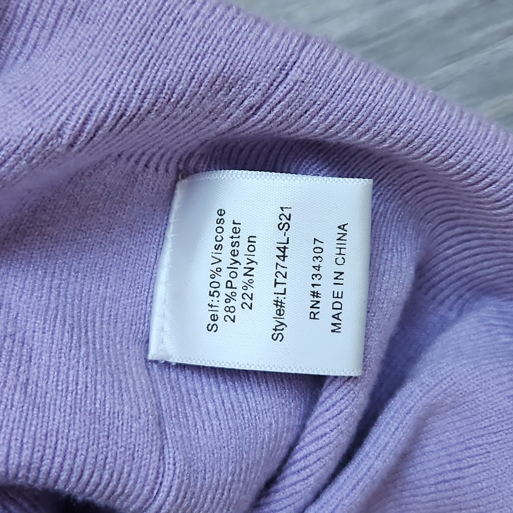 Line & Dot Sweater - Picture 3 of 4